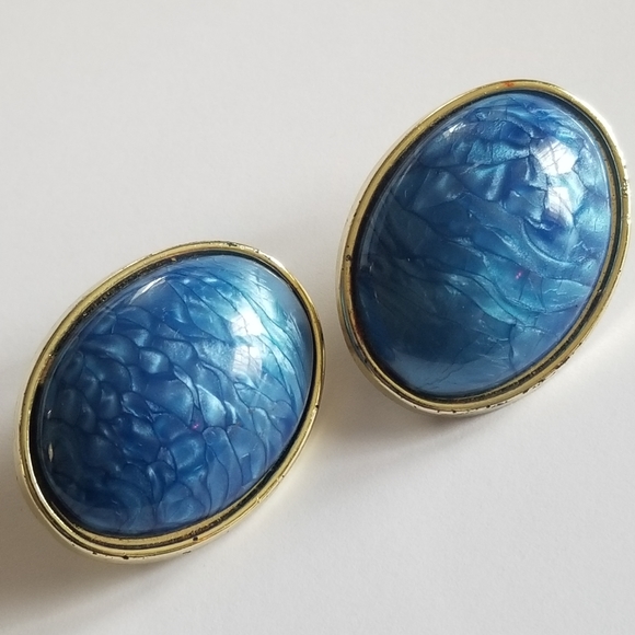 Vintage Jewelry - Vintage earrings chunky clip on oval egg shaped wavy pearlized blue gold tone